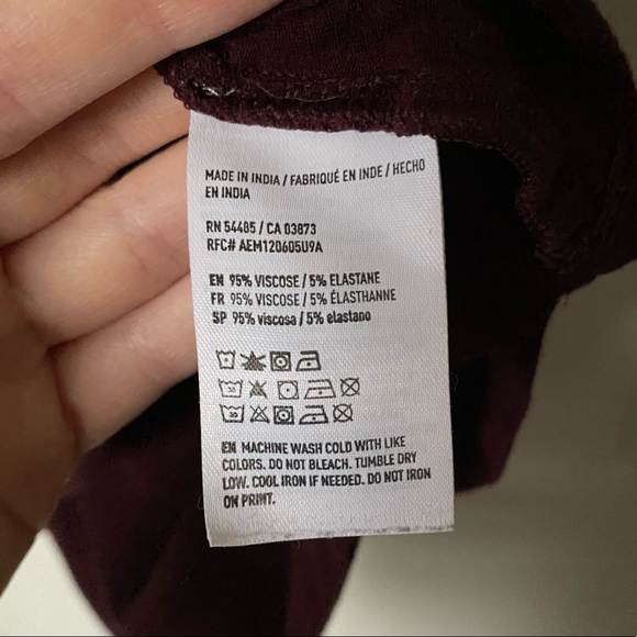 American Eagle burgundy v-neck long sleeve top - Picture 4 of 5